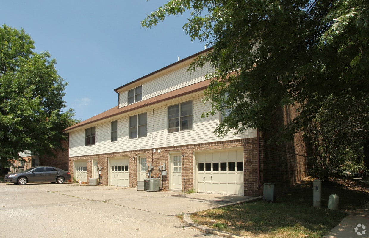 Building Photo - Squire Lake Townhomes