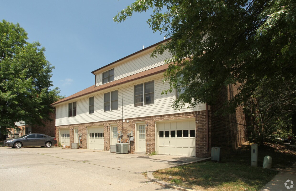 Foto del edificio - Squire Lake Townhomes