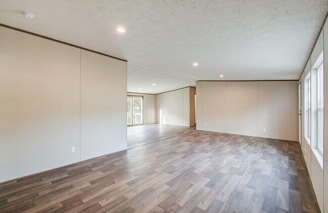 Building Photo - 14342 Forest Cir
