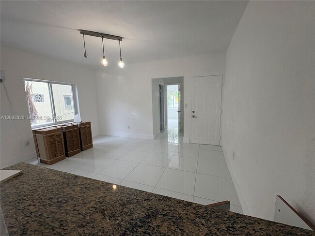 Foto del edificio - 7920 Harding Ave