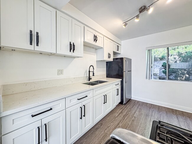 Building Photo - 12521 Lakewood Blvd