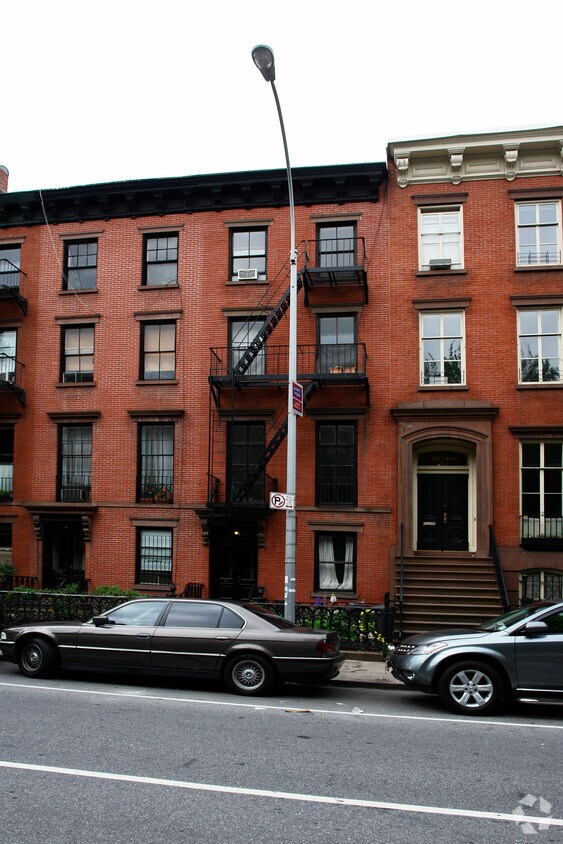 Building Photo - 442 W 20th St