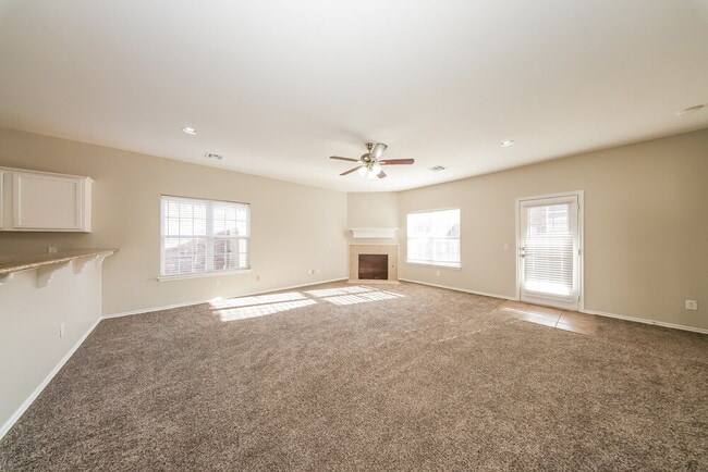 Building Photo - 7000 Old Glory Ln