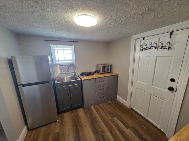 Foto del edificio - 1525 Oak Ave