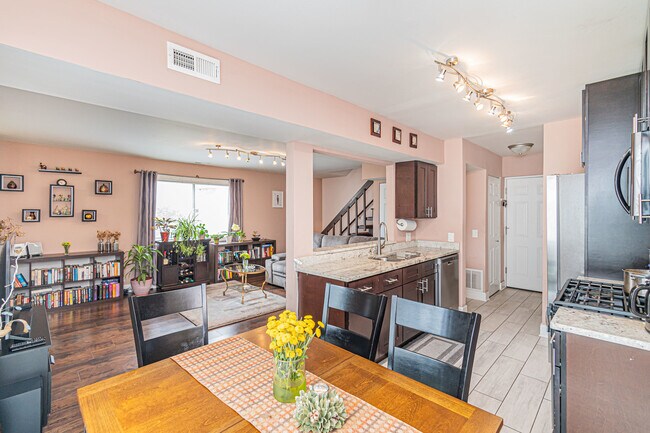 Building Photo - 719 Whitesail Dr