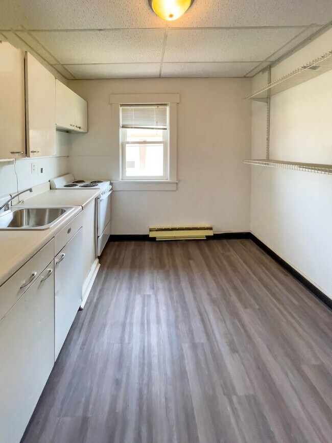 Foto del edificio - Charming 1-Bedroom Apartment Near Ball Sta...