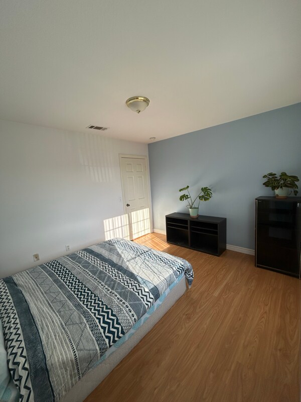 Foto principal - 2193 N Nestor Ave