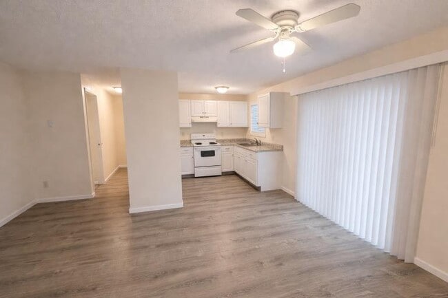 Building Photo - 1208 34 St