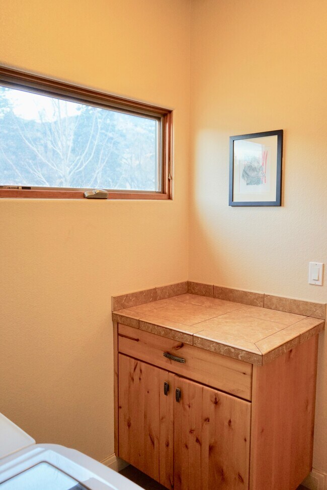 Laundry room - 27 Crystal Park Rd