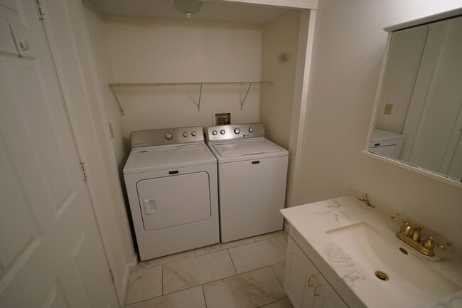 Foto del edificio - 2501 Crestline Ct