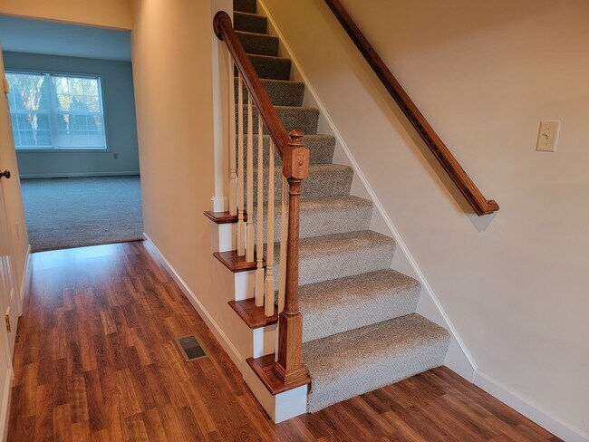 Foto del edificio - 302 Mount Olive Ln