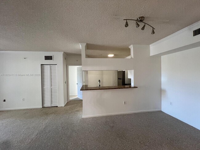 Building Photo - 17150 N Bay Rd