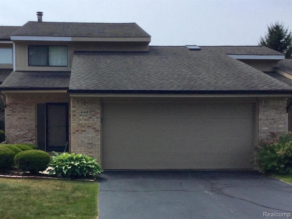 Primary Photo - 4483 N Meadow Dr
