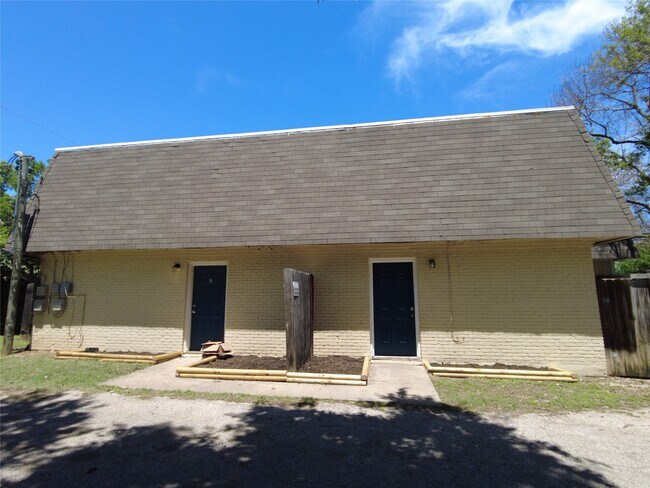 Foto del edificio - 5002 Blue Spruce Cir