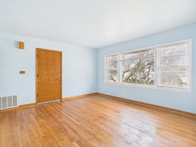 Building Photo - 755 Dulles Rd