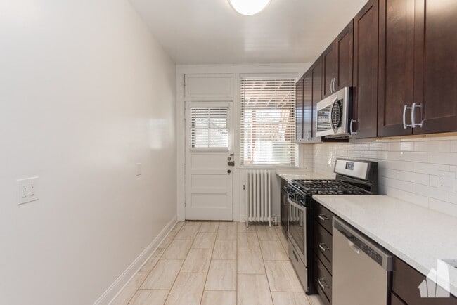 Building Photo - 1212 W Lunt Ave