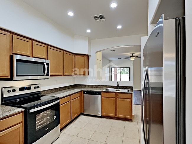 Building Photo - 298 E Calle Puente Lindo