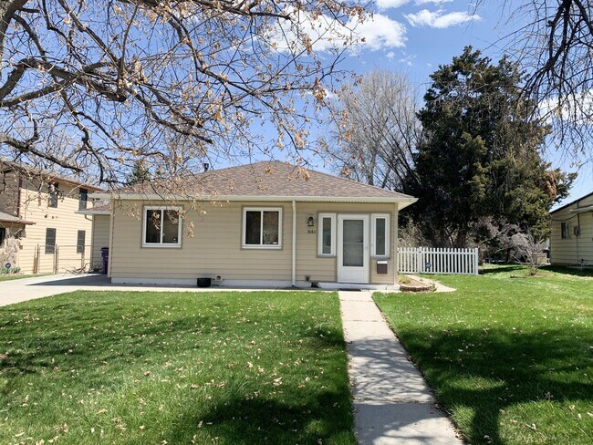 Foto del edificio - Evolve Real Estate: Available 6/6/2026! Quaint 3 Bedroom Ranch with Huge Yard in University Hills...