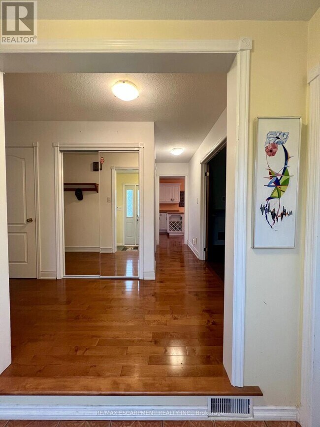 Photo du bâtiment - 555118 Mono Amaranth Townline