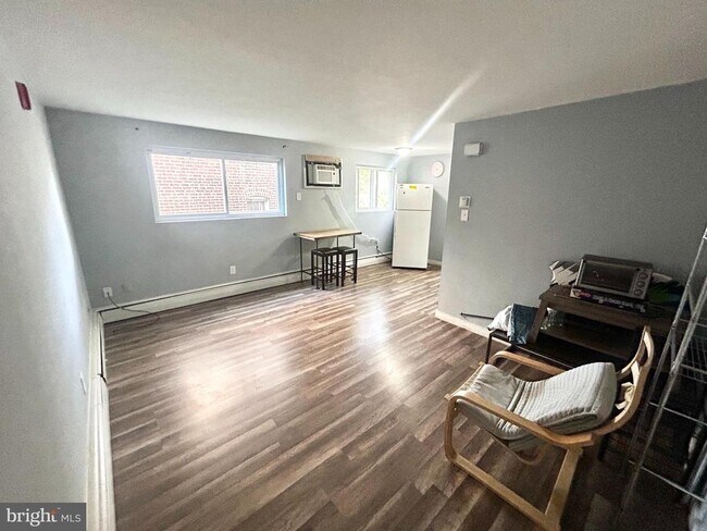 Foto del edificio - 731 Maple Ln