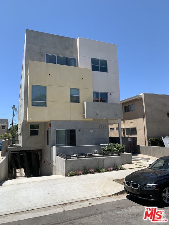 Building Photo - 1721 Granville Ave
