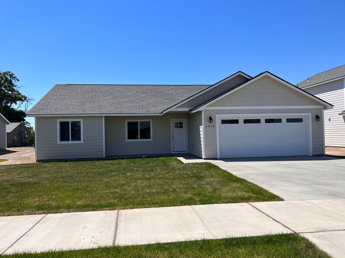 Primary Photo - Newer Construction Home For Rent!