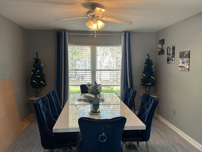 Foto del edificio - 9221 Westwood Dr