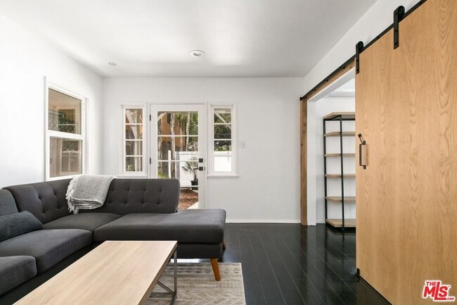 Building Photo - 1034 Bay St