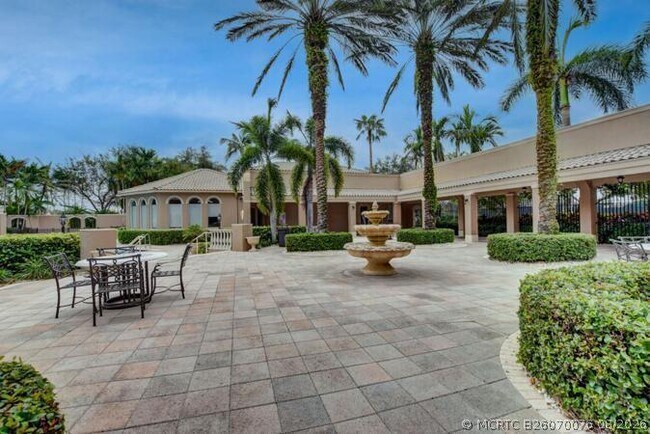 Foto del edificio - 19305 Skyridge Cir