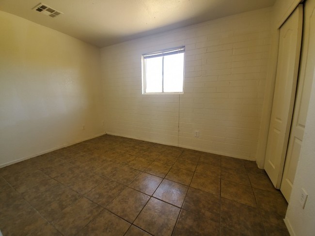Building Photo - Cozy 2 bedroom 1 bath Apartment- single level