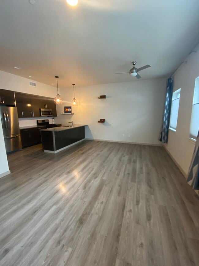 Building Photo - MOVE IN SPECIAL  One Bedroom in Nickel Fla...