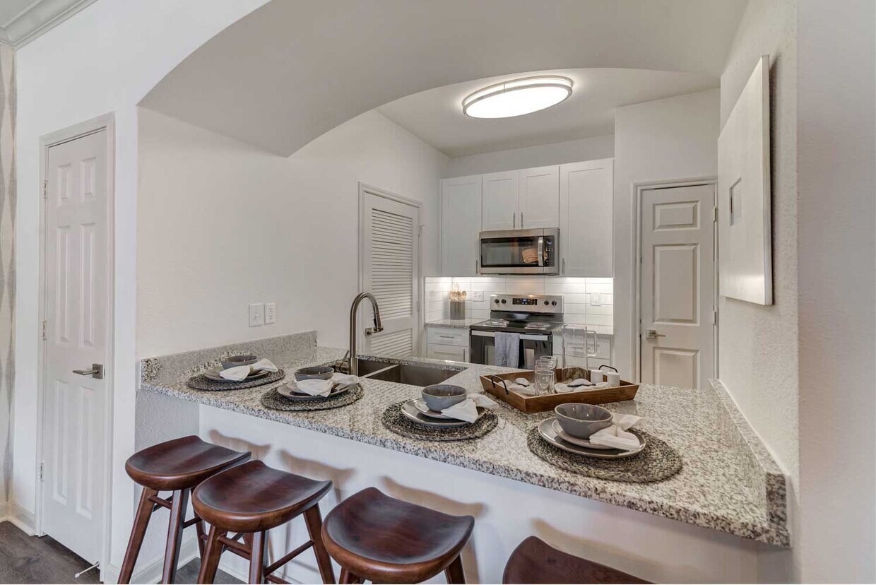 Cortland Ridglea Apartments in Fort Worth, TX