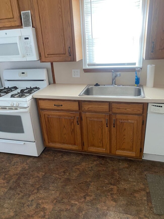 Foto del edificio - 3 bedroom 2 bath bungalow with basement and garage in Wayne