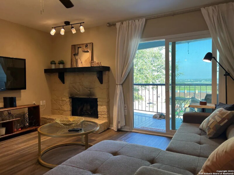 Primary Photo - 1581 Parkview Dr