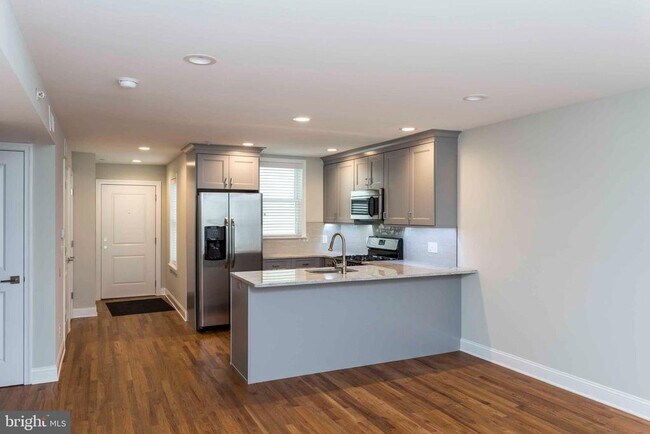 Building Photo - 2023-25 Rittenhouse Square