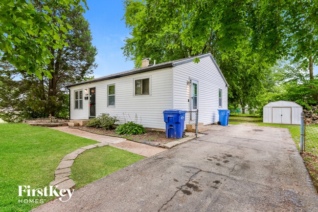 Building Photo - 1160 Spruce Dr