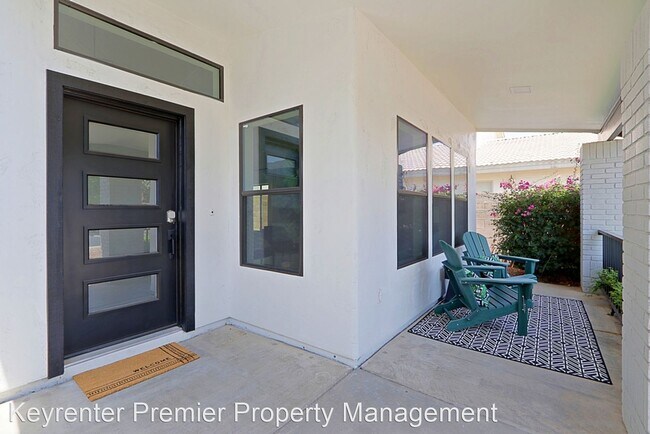 Foto del edificio - 5 br, 3 bath House - 6168 E JANICE WAY