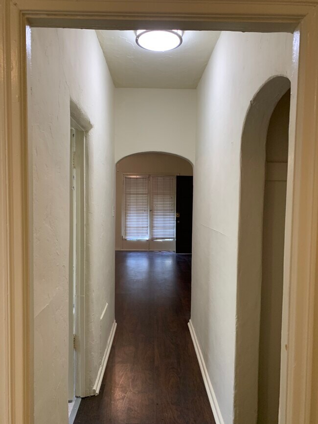 Hallway - 1612 Huntington Dr