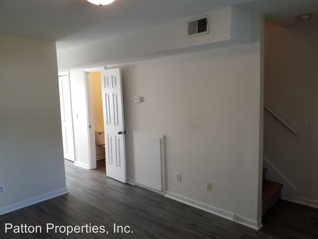 Building Photo - 106 Villas Ct