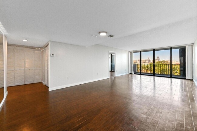 Foto del edificio - 5600 N Flagler Dr