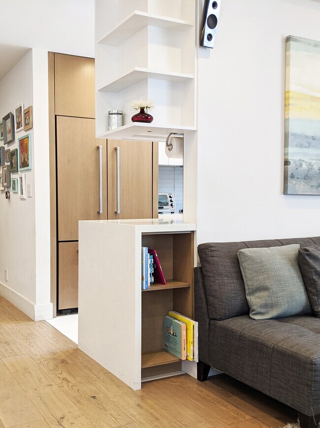 Book Nook - 825 S Shenandoah St