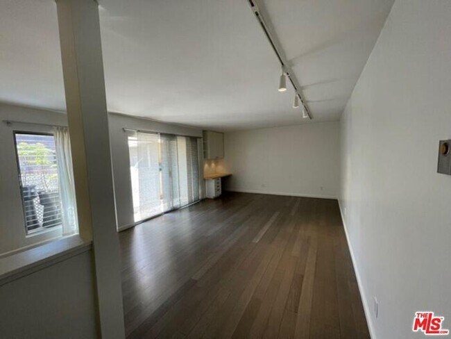 Foto del edificio - 110 SW Peacock Blvd