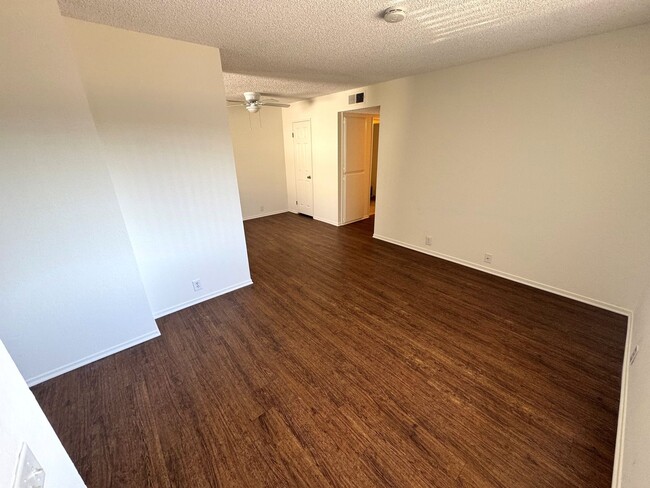 Foto del edificio - Penthouse Living in Ventura Keys – Harbor Village Condo
