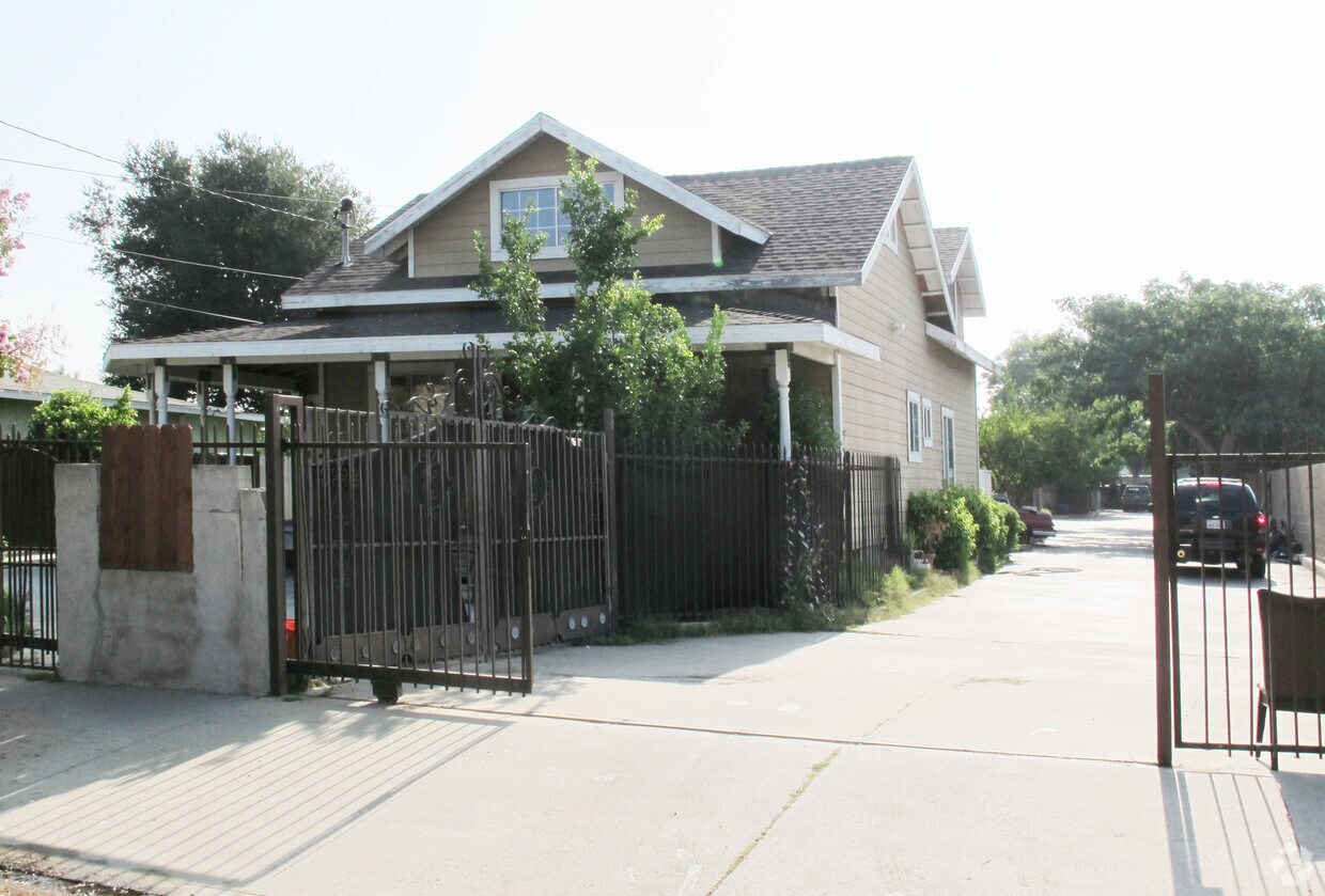 Primary Photo - 1362 S Gibbs St