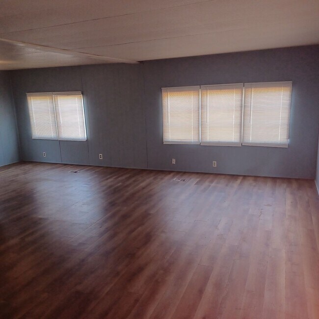 Foto del edificio - 3 BR 2 BA mobile home on half an acre