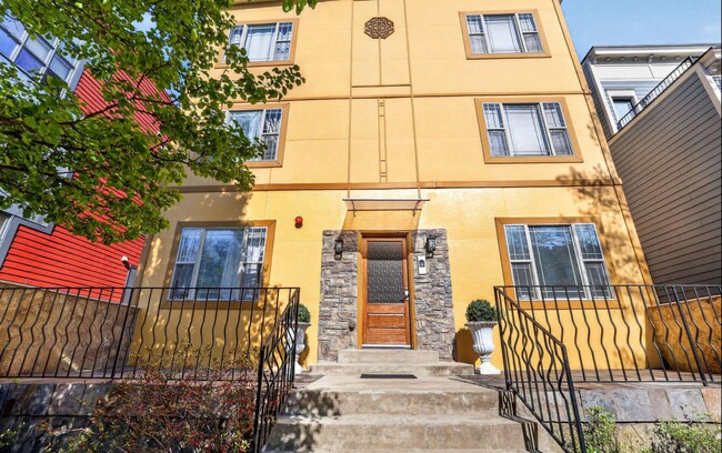 Building Photo - 3573 Warder St NW