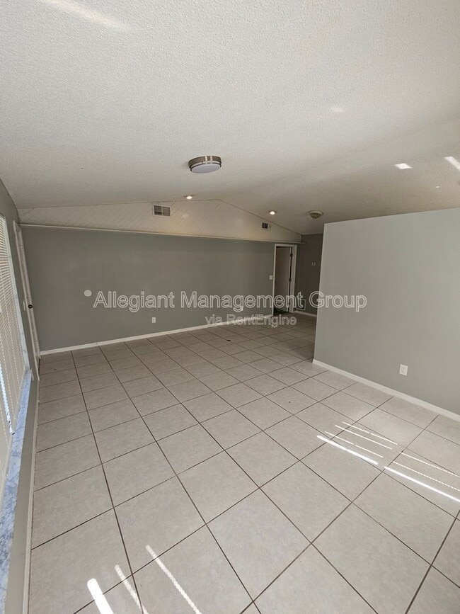 Photo - 1213 Roma Ct House