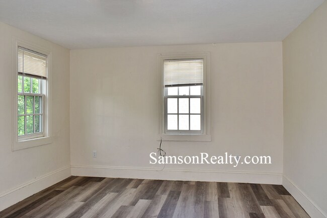 Building Photo - 373 Thayer St