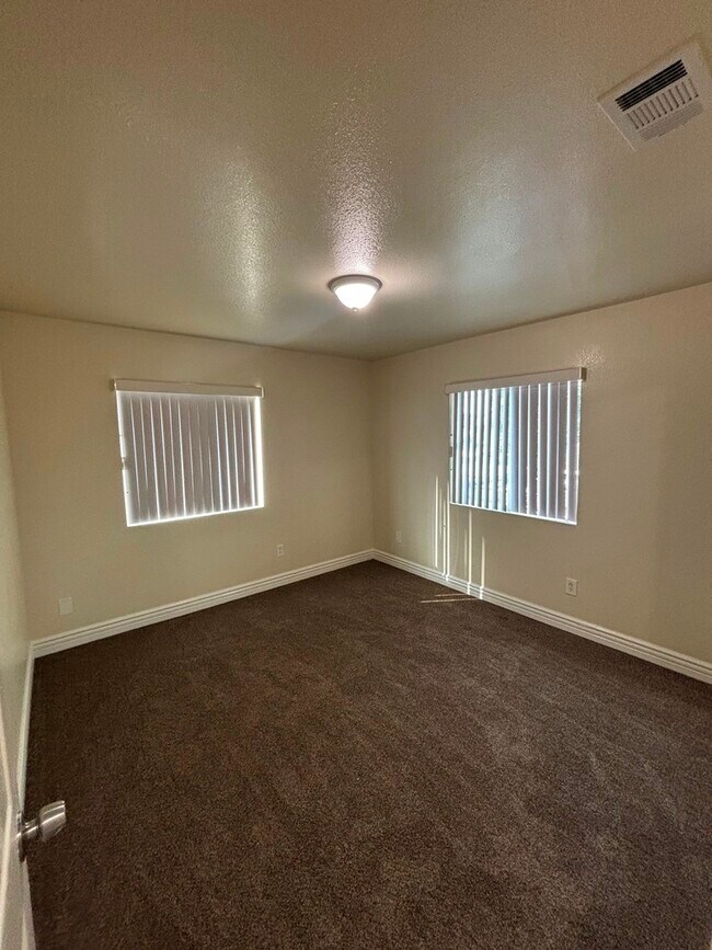 Building Photo - 128 E 62nd St