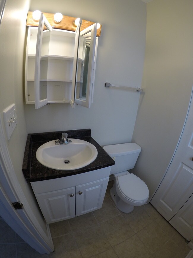 Bathroom1 - 6213 S Woodlawn Ave